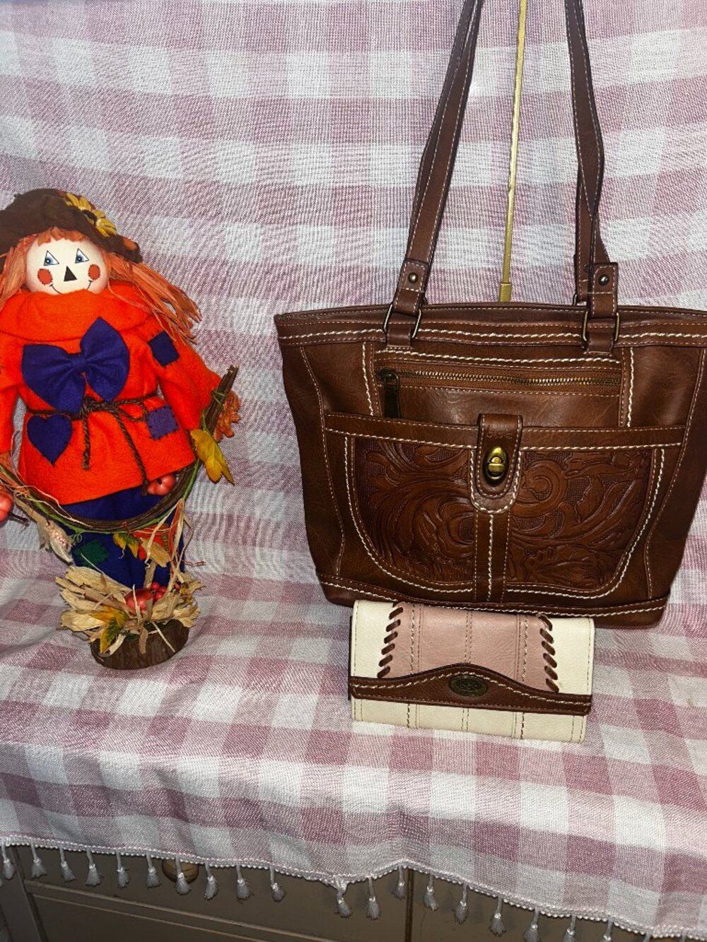 BØC Embossed PU Leather Like Handbag + Matching Wallet – New Without Tags – Flor